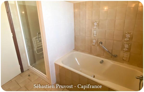 Maison à vendre 4 pièces NONTRON (24), Semi plain-pied, terrain clos 1845m2, sous-sol complet, secteur résidentiel.