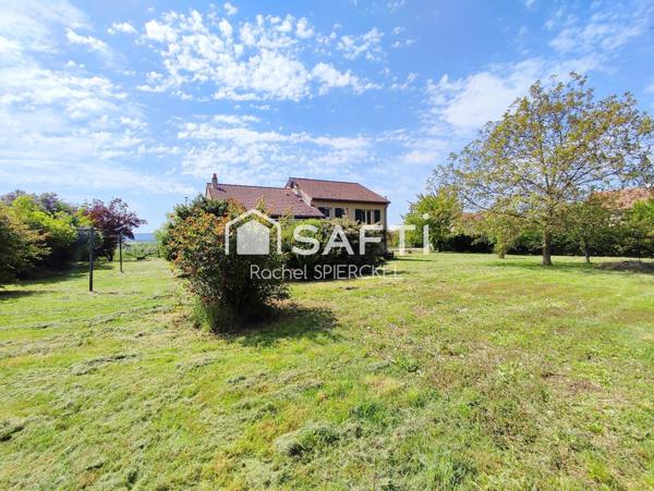 Maison individuelle sur demi niveau avec garage et grand jardin