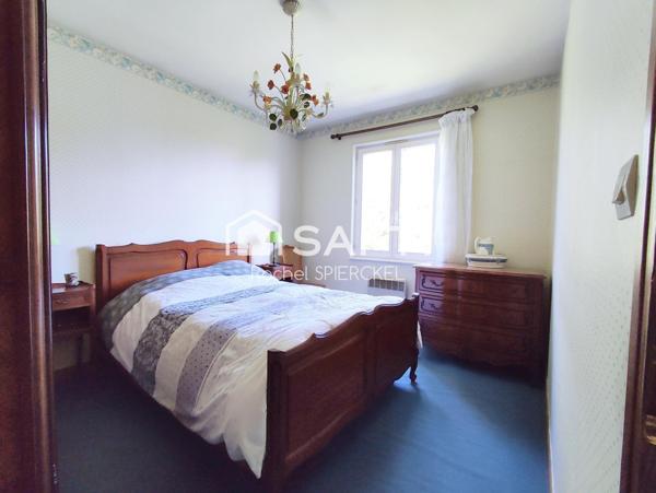 Maison individuelle sur demi niveau avec garage et grand jardin