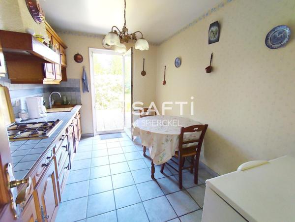 Maison individuelle sur demi niveau avec garage et grand jardin