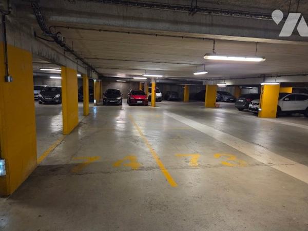 ROUEN, PREFECTURE - UNIVERSITE parking souterrain couvert pour véhicule.