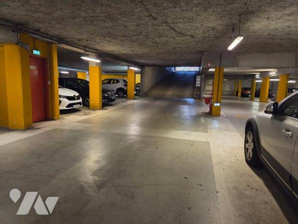 ROUEN, PREFECTURE - UNIVERSITE parking souterrain couvert pour véhicule.