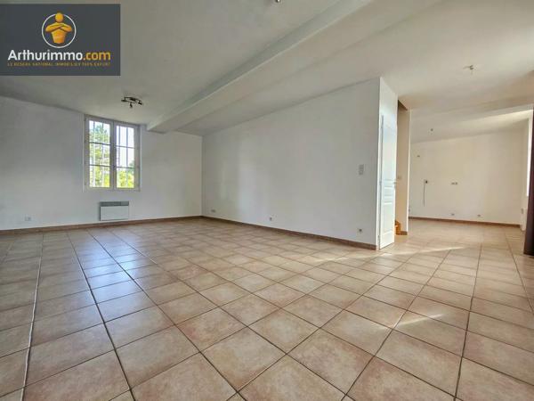 Location                                                      Maison de village
                        
                     5 pièces                      102 m2                     à Estrées-Saint-Denis