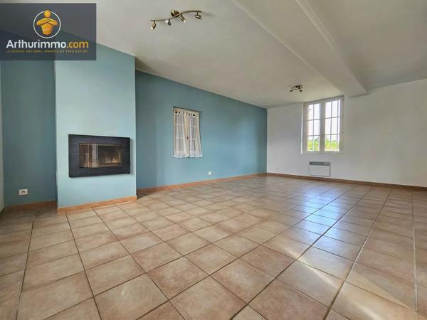 Location                                                      Maison de village
                        
                     5 pièces                      102 m2                     à Estrées-Saint-Denis