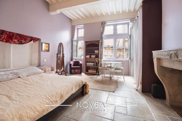 T2/3 plein de cachet coeur Vieux Lyon