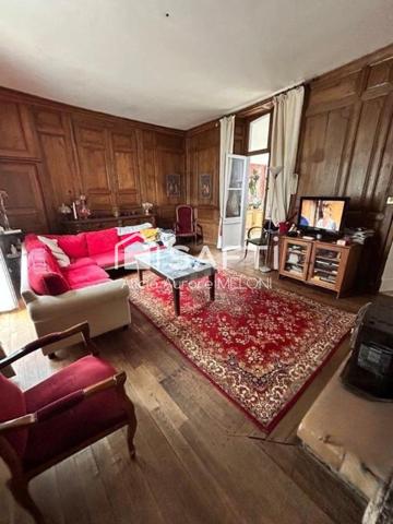 À VAUCOULEURS, profitez d’un cadre paisible entre nature et patrimoine, dans un bien alliant confort et sérénité.