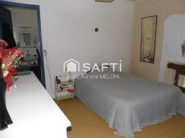 À VAUCOULEURS, profitez d’un cadre paisible entre nature et patrimoine, dans un bien alliant confort et sérénité.