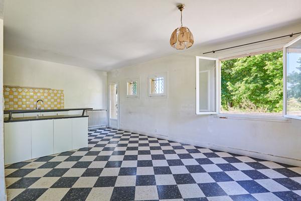 Maison Saint Cannat 4 pièces 74 m2 avec sous-sol sur 430m2