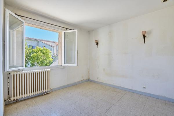 Maison Saint Cannat 4 pièces 74 m2 avec sous-sol sur 430m2