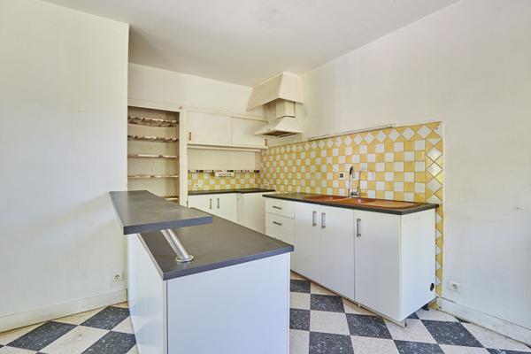 Maison Saint Cannat 4 pièces 74 m2 avec sous-sol sur 430m2