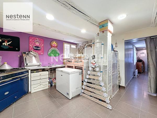 MIRAMAS ?Maison en pierre de taille d'environ 140 m² avec piscine + studio indépendant