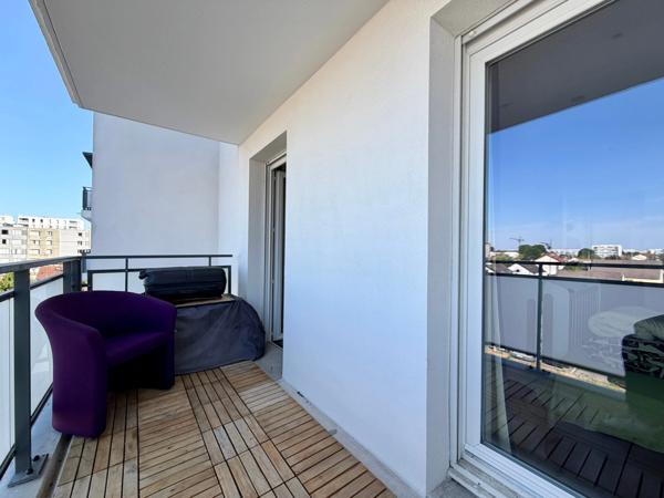 Magnifique 3 pièces traversant de 71 m² avec balcon, loggia, parking et cave