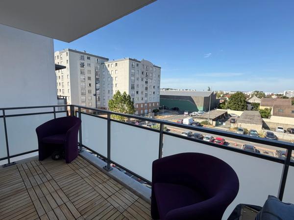 Magnifique 3 pièces traversant de 71 m² avec balcon, loggia, parking et cave