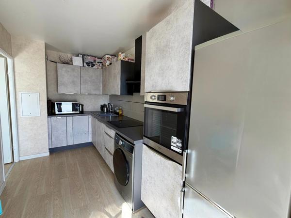 Magnifique 3 pièces traversant de 71 m² avec balcon, loggia, parking et cave