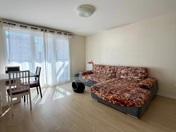 Magnifique 3 pièces traversant de 71 m² avec balcon, loggia, parking et cave