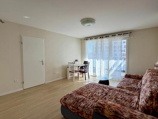 Magnifique 3 pièces traversant de 71 m² avec balcon, loggia, parking et cave