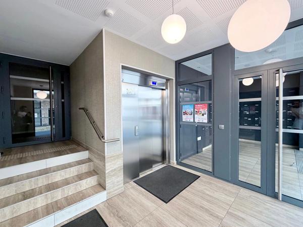 Magnifique 3 pièces traversant de 71 m² avec balcon, loggia, parking et cave