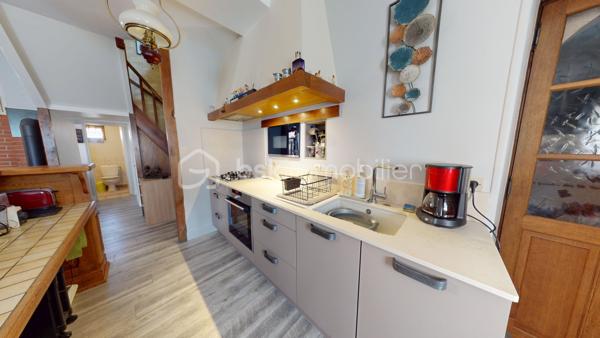 // Visite virtuelle sur demande // 

À proximité de Beaune-la-Rolande, à Romainville, découvrez cette belle maison rénovée avec soin.

Elle se compose au rez-de-chaussée d'une entrée, d'une cuisine ouverte aménagée et équipée, ouvrant sur un spacieux double salon-séjour agrémenté d'un poêle à bois, avec accès direct au jardin. Vous trouverez également une buanderie avec l'accès à la cave ainsi qu'une salle d'eau avec WC.
À l'étage, un palier dessert deux chambres.
À l'extérieur, profitez d'une cour sans vis à vis et d'un garage. 
En face de la maison une parcelle constructible avec double garage et atelier.

La maison est raccordée au tout-à-l'égout et bénéficie de rénovations récentes réalisées avec des matériaux de qualité.

Idéal premier achat. Une visite s'impose !