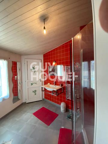 Maison d'environ 93,83 m² à vendre à LIBOURNE (33500).