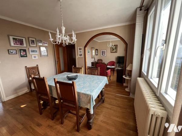 Maison d'habitation construite sur 3 niveaux - 4 chambres