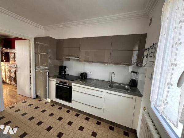 Maison d'habitation construite sur 3 niveaux - 4 chambres