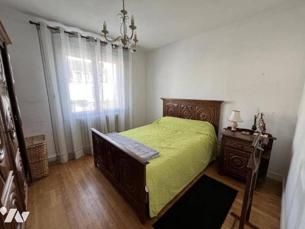 Maison d'habitation construite sur 3 niveaux - 4 chambres