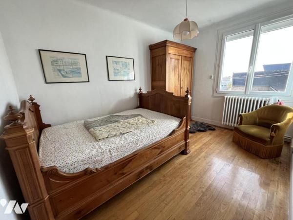 Maison d'habitation construite sur 3 niveaux - 4 chambres