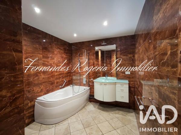 Immeuble à vendre 270 m² Engenville