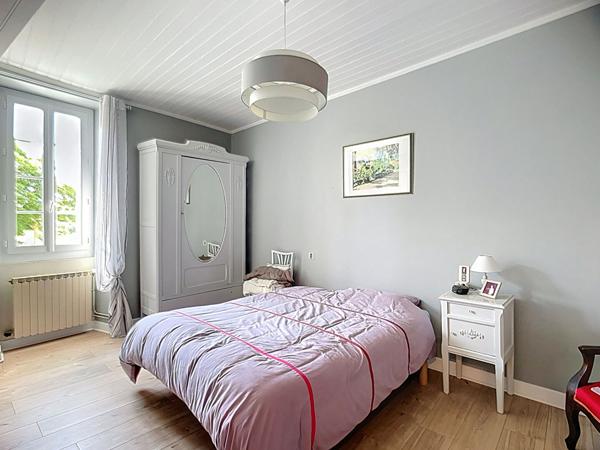 A vendre superbe maison de village en pierres, 4 chambres, avec jardin et grand garage