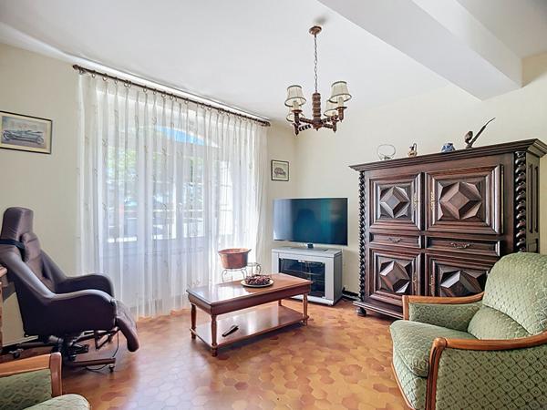 A vendre superbe maison de village en pierres, 4 chambres, avec jardin et grand garage