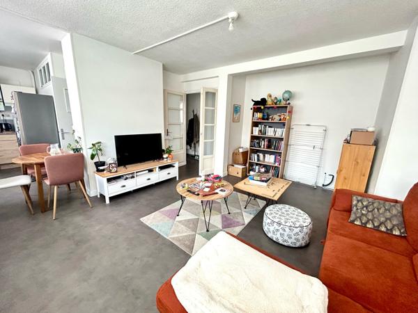 Appartement
                                                                                                                                                                                                                                                                                                                        3 pièce(s)                                                                                                                                                                                                          2 chambre(s)                                                                                                                                                                                                          66  m²