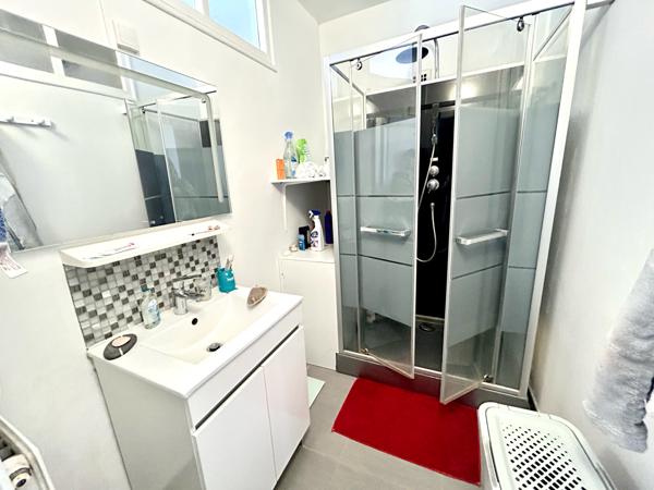 Appartement
                                                                                                                                                                                                                                                                                                                        3 pièce(s)                                                                                                                                                                                                          2 chambre(s)                                                                                                                                                                                                          66  m²