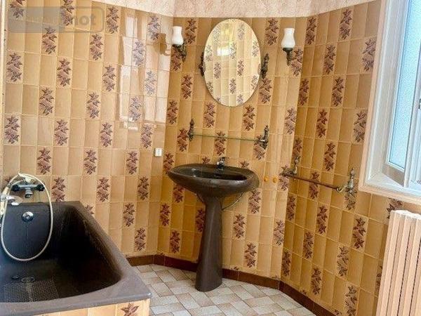 Maison à restaurer à vendre à Saint-Amand-Montrond dans le Cher (18200), ref : 25049-LBP