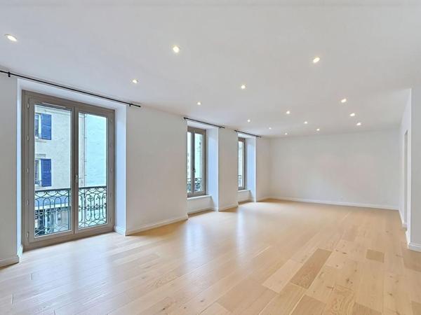 AURAY CENTRE Superbe appartement T4, 2 chambres, de 123,82 m²