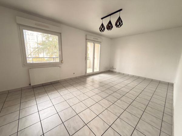 APPARTEMENT F3 METZ SABLON CUISINE EQUIPEE, CAVE, BALCON, STATIONNEMENT