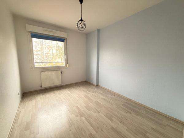 APPARTEMENT F3 METZ SABLON CUISINE EQUIPEE, CAVE, BALCON, STATIONNEMENT