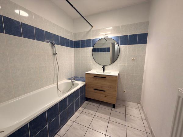 APPARTEMENT F3 METZ SABLON CUISINE EQUIPEE, CAVE, BALCON, STATIONNEMENT