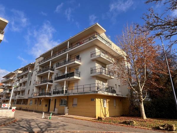 APPARTEMENT F3 METZ SABLON CUISINE EQUIPEE, CAVE, BALCON, STATIONNEMENT