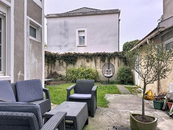 Duplex 3 pièces entièrement rénové avec jardin et cave