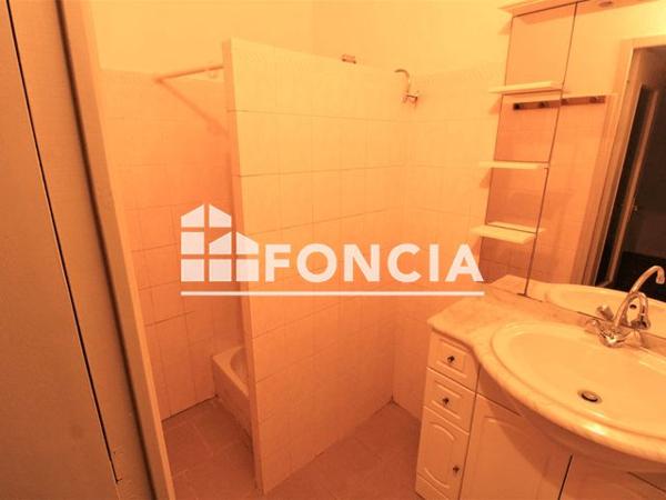 Location Appartement 2 pièces 32.53 m² - 14 RUE DE GREZAN Nimes 30000