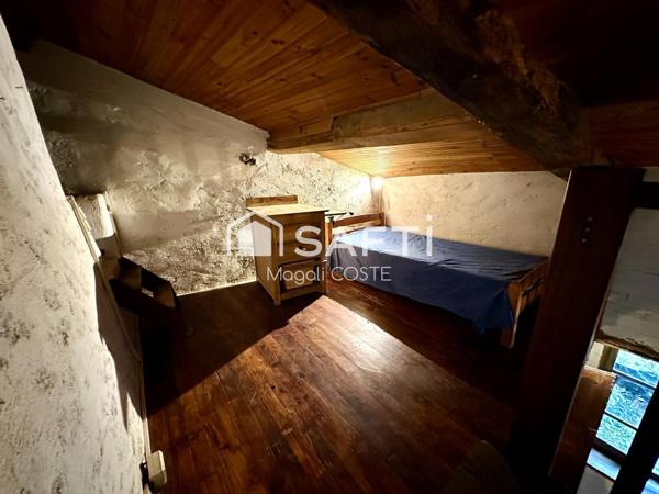 Petite maison en pierre pleine de charme