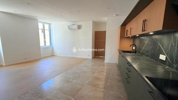 Vente                                                      Appartement
                        
                     4 pièces                      78 m2                     à Millau