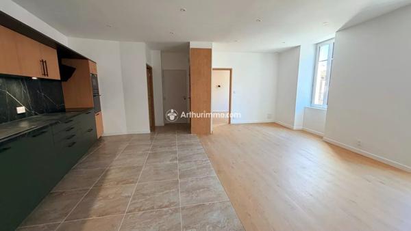 Vente                                                      Appartement
                        
                     4 pièces                      78 m2                     à Millau