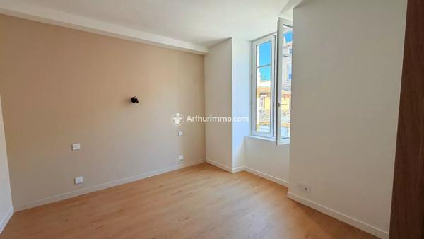 Vente                                                      Appartement
                        
                     4 pièces                      78 m2                     à Millau