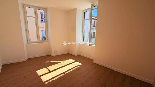 Vente                                                      Appartement
                        
                     4 pièces                      78 m2                     à Millau