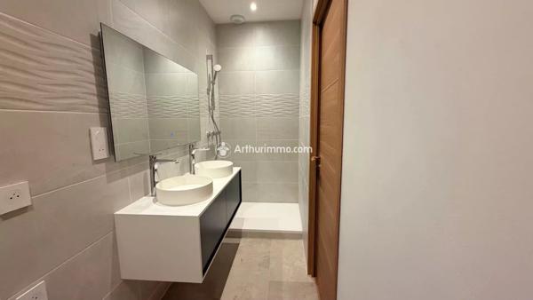 Vente                                                      Appartement
                        
                     4 pièces                      78 m2                     à Millau