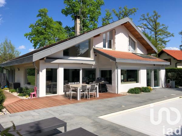 Maison 9 pièces de 234 m² à Prévessin-Moëns (01280)