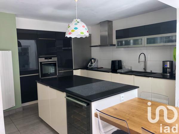 Maison 9 pièces de 234 m² à Prévessin-Moëns (01280)