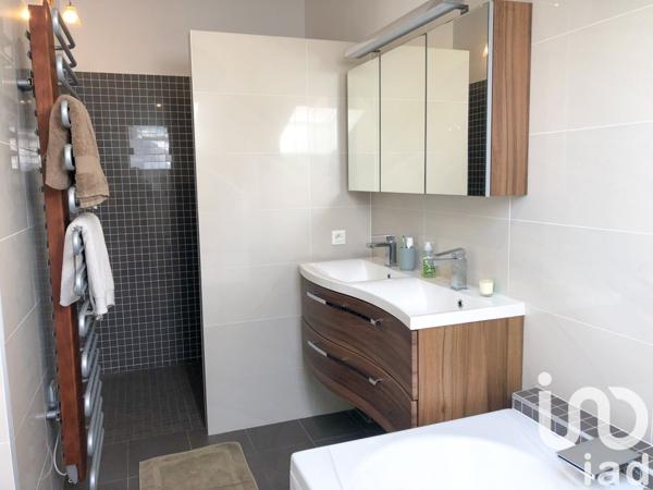 Maison 9 pièces de 234 m² à Prévessin-Moëns (01280)