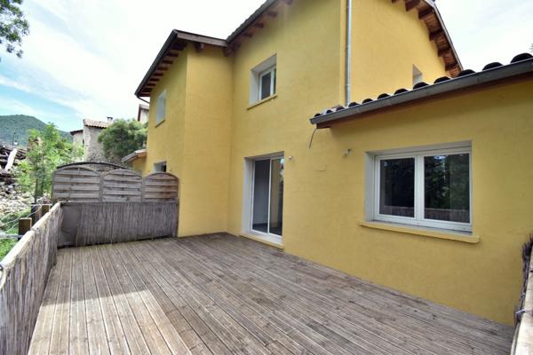 Maison contemporaine 4 pièces avec terrasse, garage et cave à 15 min de Digne-les-Bains